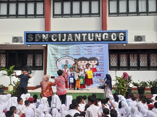 Wisata LiterAsyik Ke SDN SDN Cijantung 06